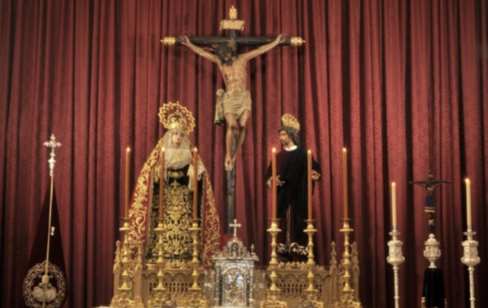 Altar de la Hermandad del Cristo de Burgos en su Capilla - Casa Hermandad.